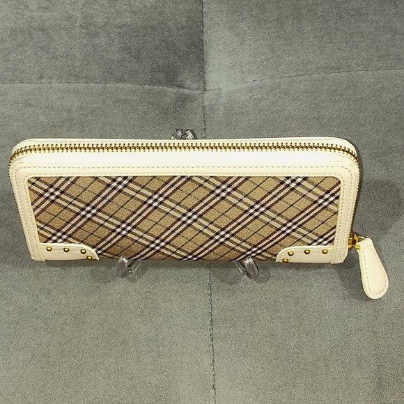 BURBERRY BLUE LABEL NOVA CHECK &  LEATHER BEIGE & WHITE ZIP AROUND LONG WALLET - Picture 11 of 17
